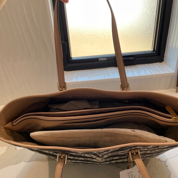 Authentic Michael Kors Tote - Picture 2 of 4
